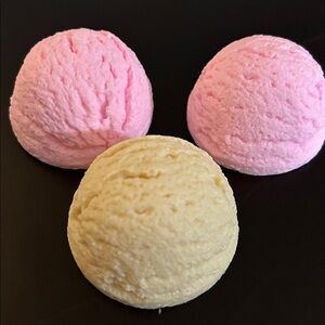 Fake ice cream scoops
